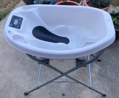 Aqua scale bath tub and stand | Baths | Gumtree Australia Parramatta ...