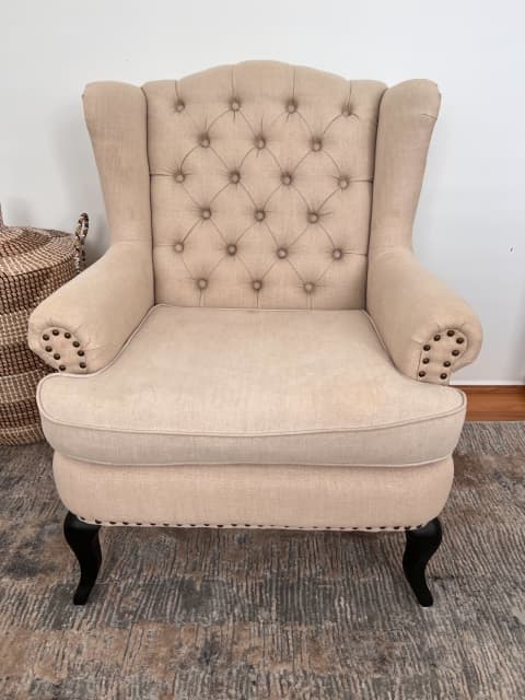 Hamptons wingback online chair