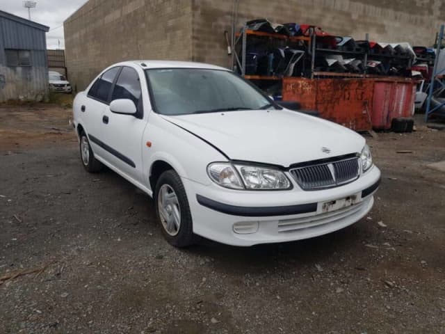 1749 Now Wrecked 2001 Nissan Pulsar N16 Sedan 99 06 Auto 18l