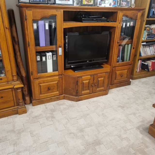 Tv Free very good condition Entertainment & TV Units
