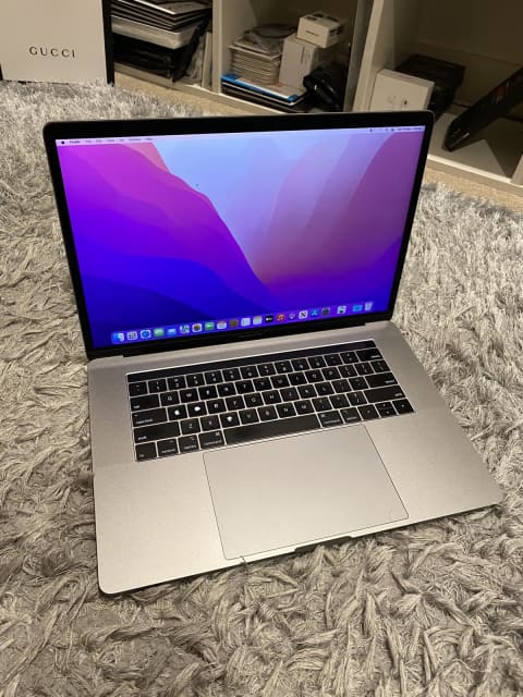 Apple MacBook Pro - 15.4 inch - 500GB SSD - 16GB RAM - TOUCH