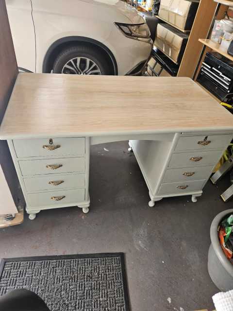 FREE VINTAGE QUEEN ANNE STYLE DESK - Desks in Narre Warren South VIC ...