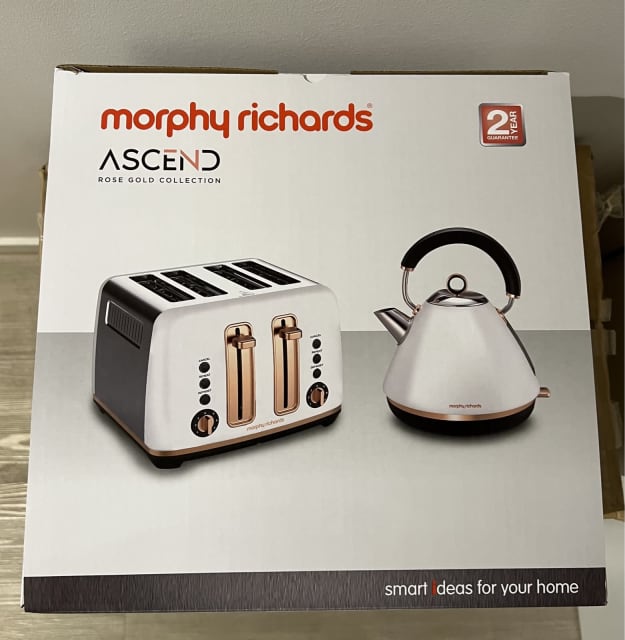 White 4 Slice Toaster & Kettle Set, Morphy Richards. Cooking