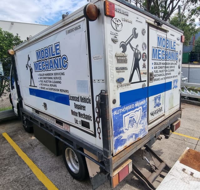 Mechanical Truck Service Body & Steel Tray of 1997 NKR200 Isuzu 200