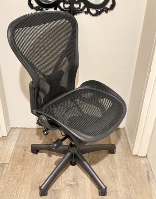 Herman Miller Aeron, Size B, Office Chair. Like New Office Chairs