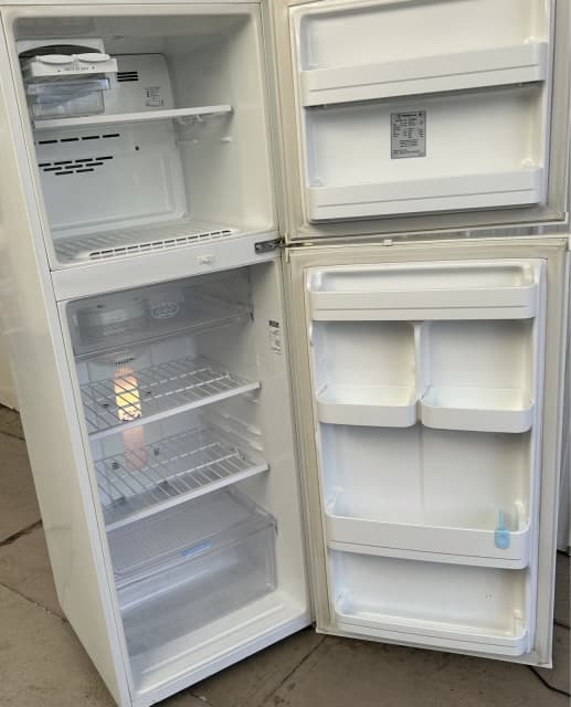 westinghouse 400l fridge freezer