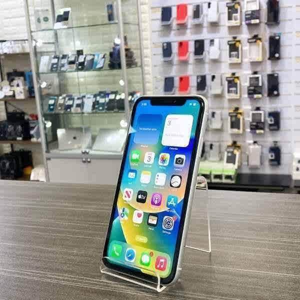iPhone XR 128G White Good Condition Warranty Unlocked AU Tax INVO