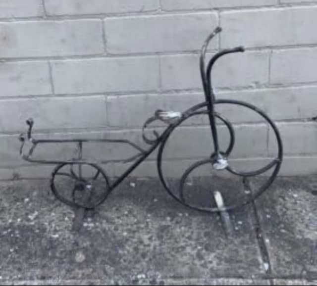 39x52cm Wrought Iron Bicycle w Basket Plant Pot holder Garden Decor