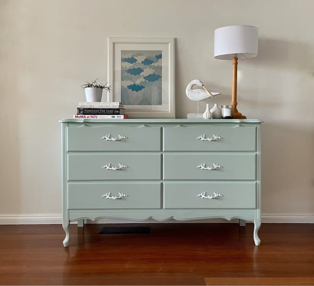 Vintage Queen Anne chest of drawers/dresser/lowboy pale green