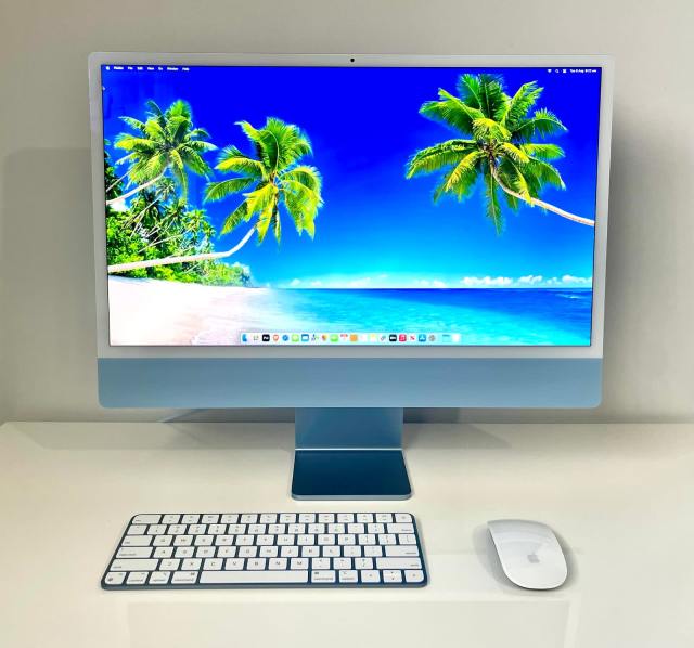 Apple iMac 24inch Desktop Computer (Warranty November 2025) Desktops