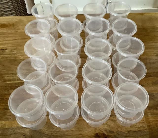 NEW 40x 150ml plastic storage containers with lids Other Kitchen