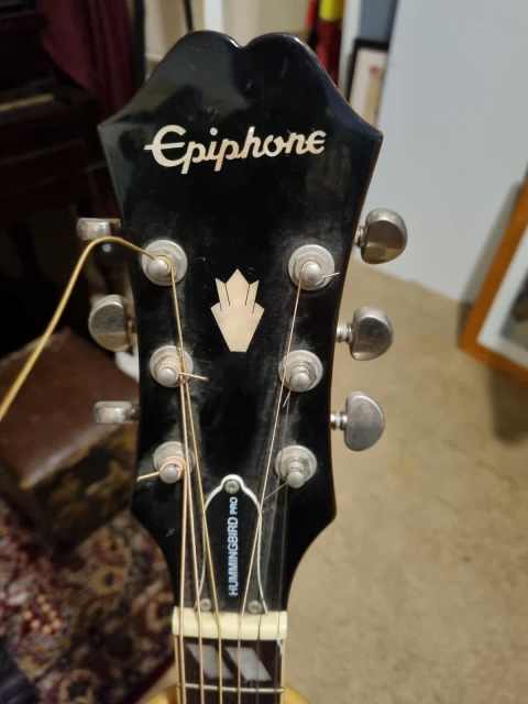 Caraya P301210EQ 37 Spruce Top Acoustic Guitar w/EQ + 10mm Padded