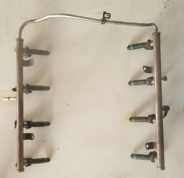 Wrecking 05 WG WJ Jeep Grand Cherokee 4,7L V8 Injectors & Fuel Rail