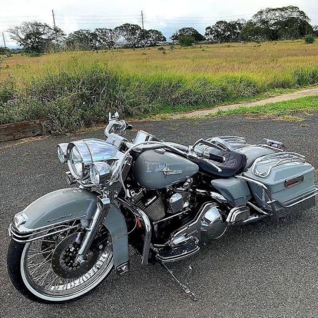 Harley Davidson roadking solo seat Motorcycle & Scooter Parts