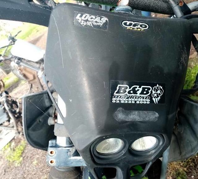 MOTORCYCLE TWIN HEADLIGHT AND SURROUND ASSEMBLY FITTED TO KL600 1984