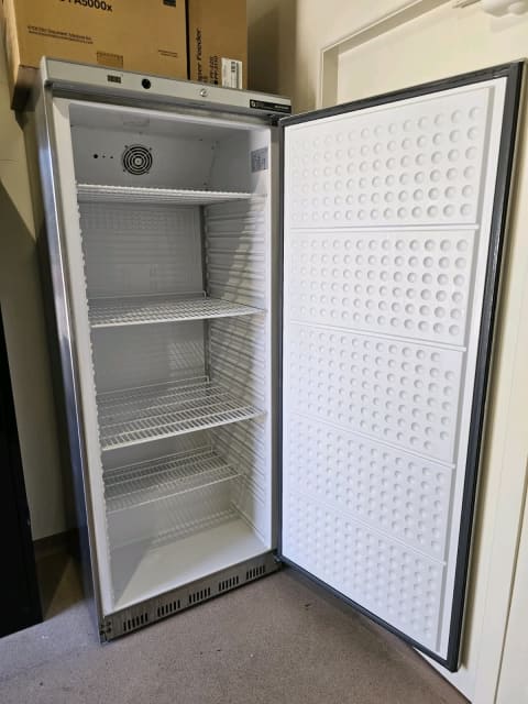 refrigerator for truck sleeper cabs