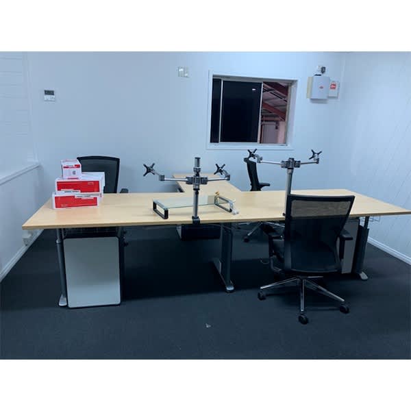 Our Price 180 RRP 600 Corner desk, office desk manager desk Desks