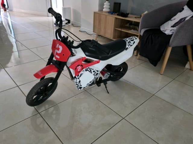 Pee Wee 100 Motorbike Battery Operated | Toys - Outdoor | Gumtree ...