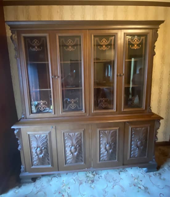Buffet & Hutch, Buffet & Mirror, table & 8 chairs Buffets & Side