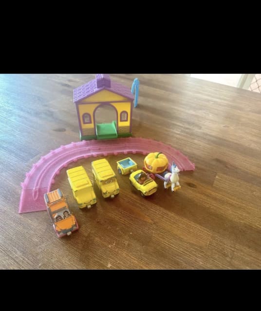 DORA THE EXPLORER DIE CAST CARS, TRACK & HOUSE Toys Indoor