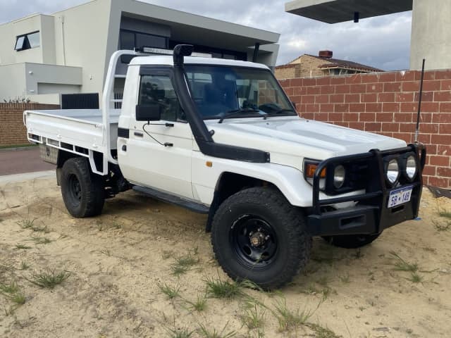 2002 Toyota Landcruiser (4x4) 5 Sp Manual 4x4 C/chas | Cars, Vans ...