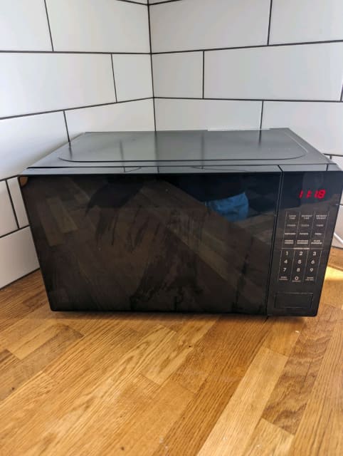 solt 20l 700w microwave black