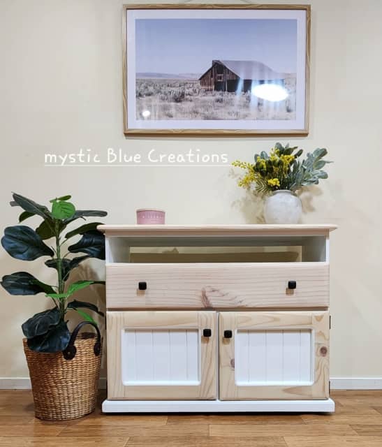 🔹️ Beautiful Coastal Timber TV Unit on Wheels with Whitewashed Wood A