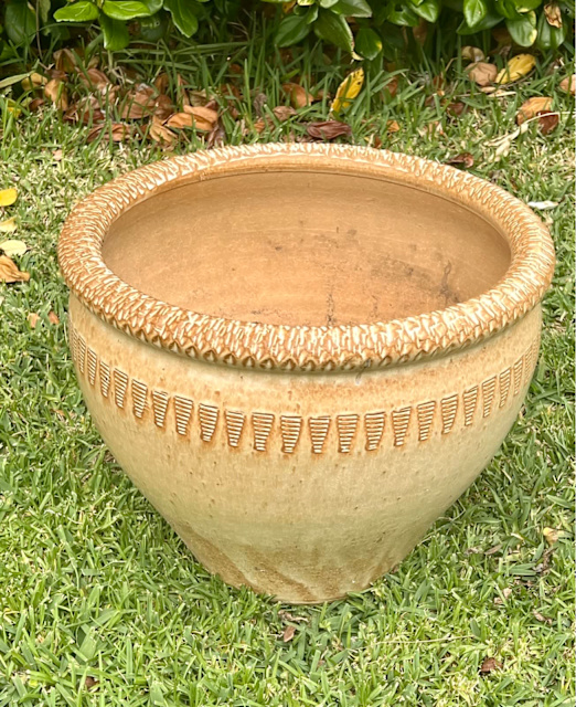 Ceramic garden plant pot 38 cm diam x 30 h. Pots & Garden Beds