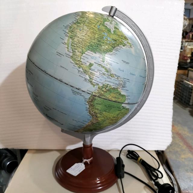 Retro 1980s World Globe Lamp with timber base. ( Working) Table