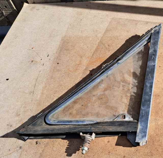 XY ZD FORD R/H QUARTER VENT WINDOW Wrecking Gumtree Australia