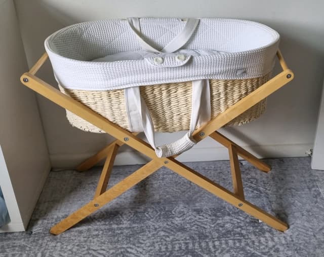 Born with style moses sales basket mattress