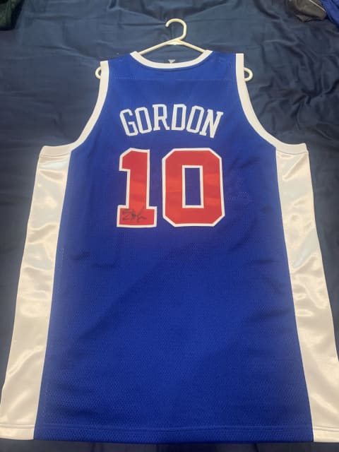 Buy the Off Brand L.A. Clippers Red Jersey Signed by Eric Gordon