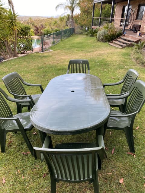 plastic garden table and chairs