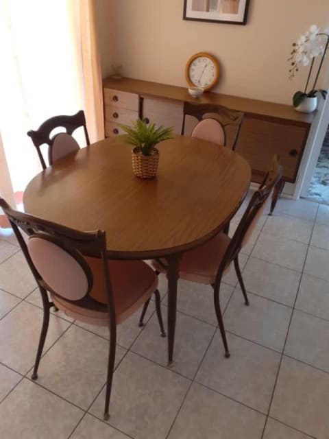 length of dining table for 10