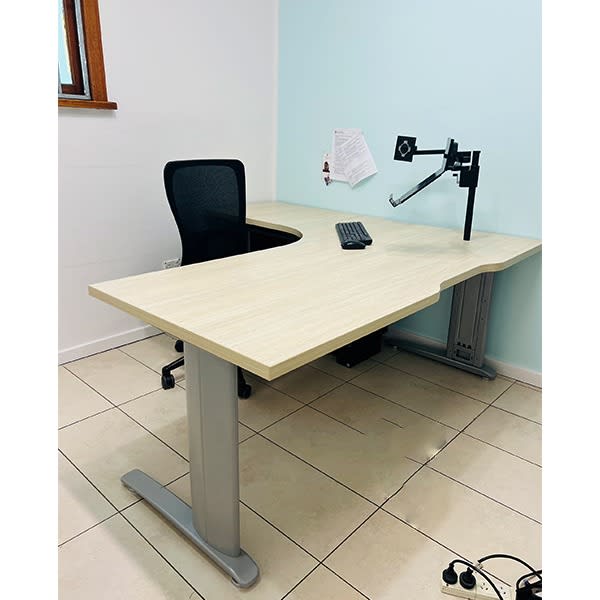 Our price 250 RRP 900 Office Corner Desk Desks Gumtree Australia