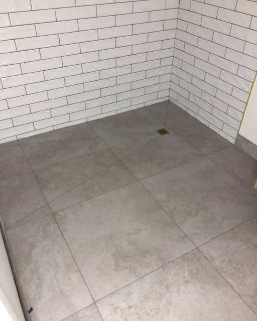 Wall & Floor Tiler ( Available Now From 28m2) Plastering & Tiling