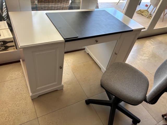 White Desk In Good Condition Desks Gumtree Australia Mitcham Area   986ba5e4 50f4 44cb 994d 638beae73132 