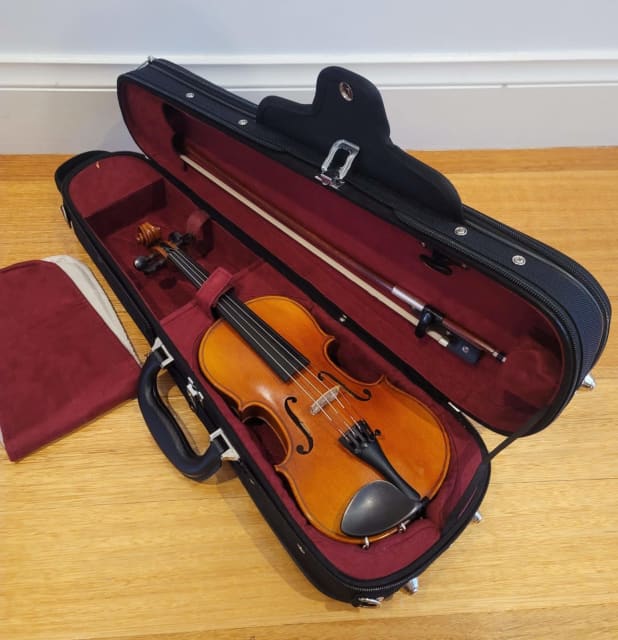 Preowned Chamber Student 101 Violin 1/8 violin with Bow and Case Other Musical Instruments