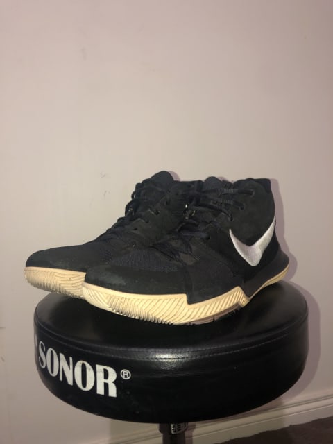 kyrie 3 black suede