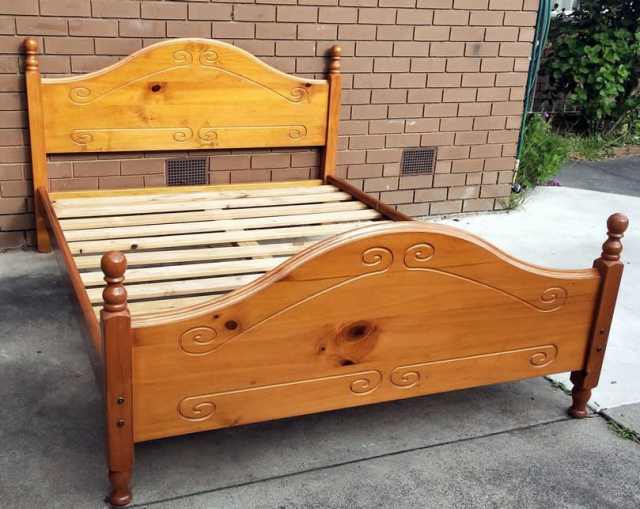 solid timber queen size bed with mattress, 320 Beds Gumtree