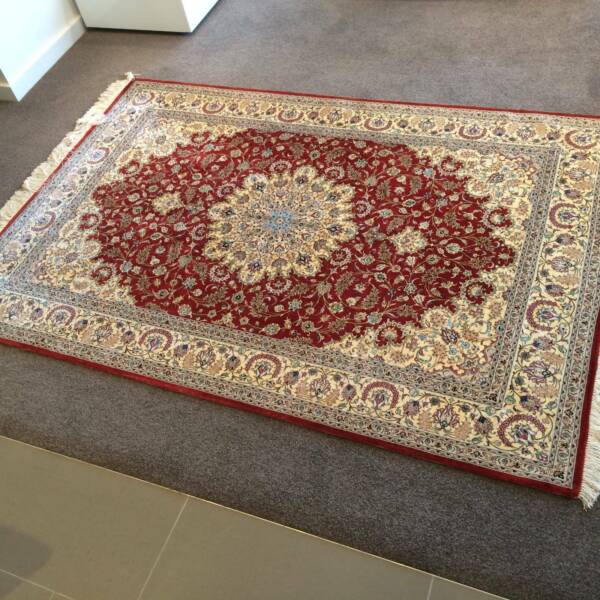 Pure Silk Handmade Persian Carpet (135 x 198 cm) Rugs & Carpets