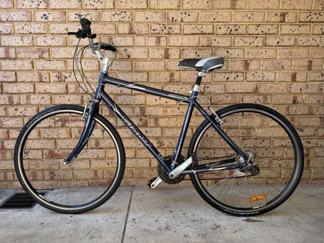 giant elwood hybrid bike