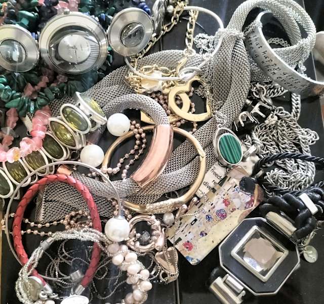 Bulk lot of Jewellery, boxes and jewellery pouches Women's Jewellery