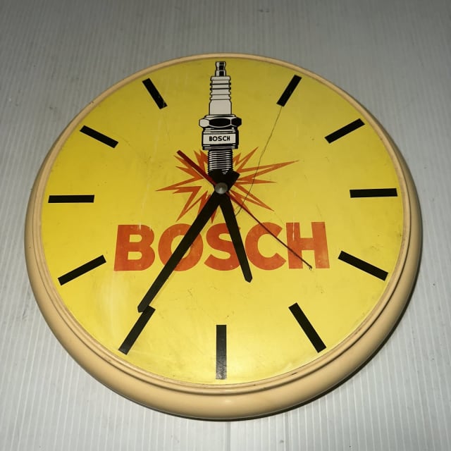 Vintage Bosch Spark Plug Plastic Wall Clock Garage Workshop Clock