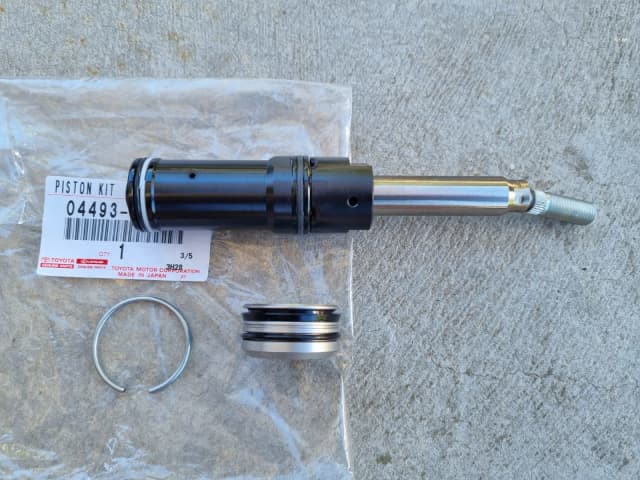 Toyota 100 105 series Land Cruiser brake master cylinder kit NEW