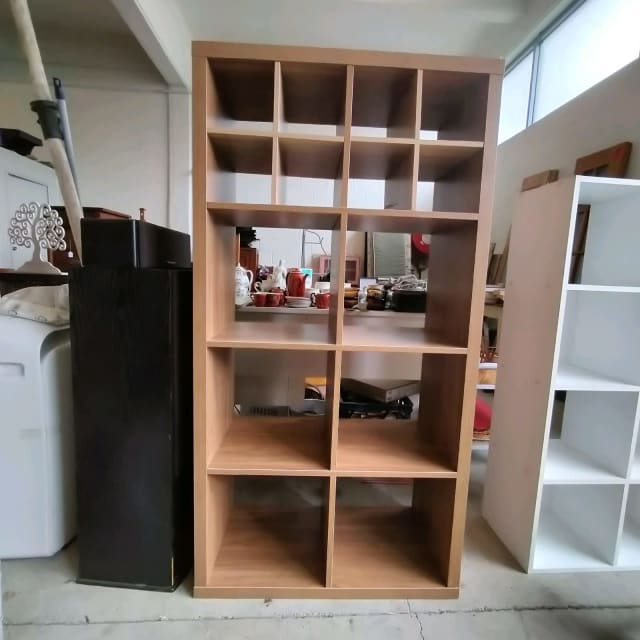 Multi compartment Mid size brown laminate bookshelf/ display unit