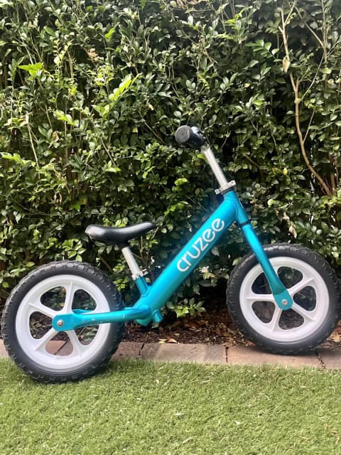 Cruzee balance hot sale bike gumtree