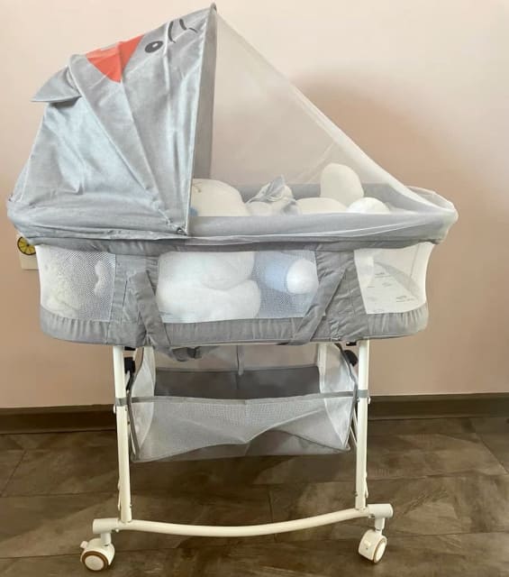 Movable baby cot lockable wheels baby with mat net canopy