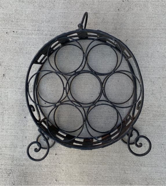 Rustic Wrought Iron round 7 bottle wine rack carrier holder