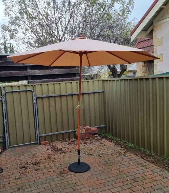 3 metre wide Outdoor Garden/Pool Umbrella,8 Wooden Ribs,Beige/Cream Co